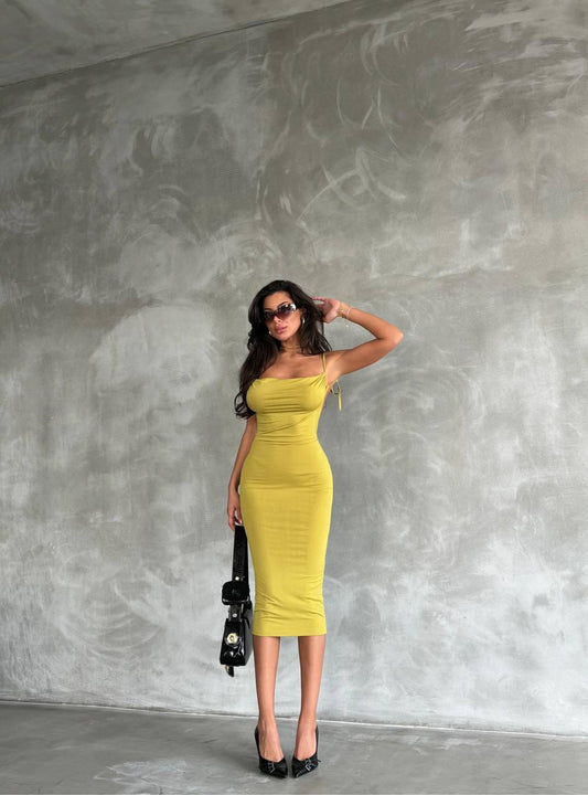 Дамска рокля Yoselin  https://bvseductive.com/products/дамска-рокля-yoselin  стилна рокля с миди дължина модел по тялото, който описва фигурата стилно предложение за всеки повод