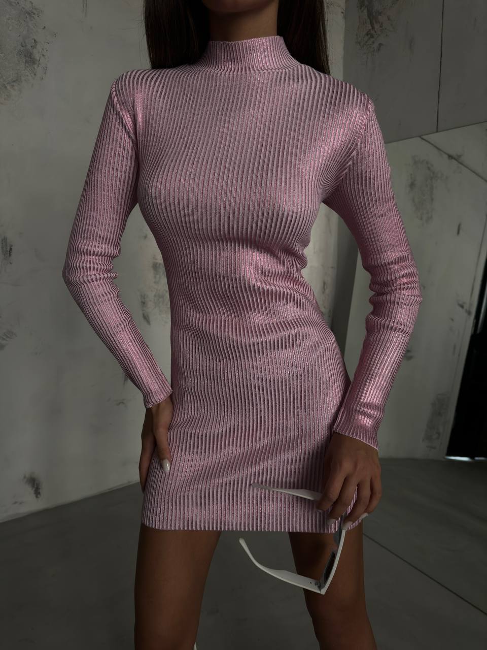 Дамска рокля Niels Pink  https://bvseductive.com/products/дамска-рокля-niels-pink  ефектна къса рокля в розов цвят втален модел, подчертаващ фигурата с дълъг ръкав и поло яка красиво предложение за Вашата визия