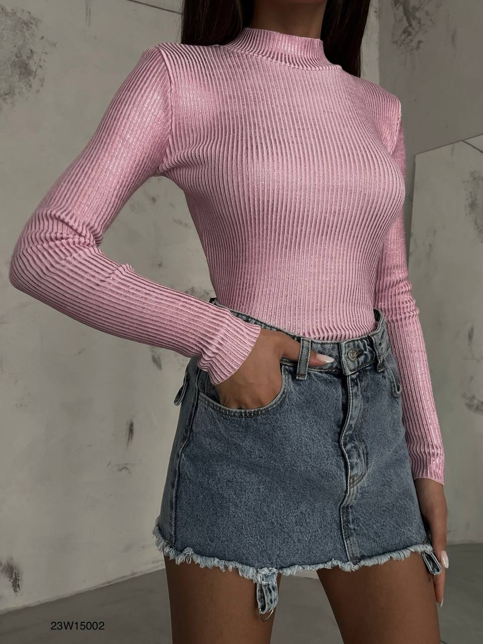 Дамска блуза Marie Pink  https://bvseductive.com/products/дамска-блуза-marie-pink  ефектна блуза в розов цвят втален модел, подчертаващ фигурата с дълъг ръкав и поло яка красиво предложение за Вашата визия