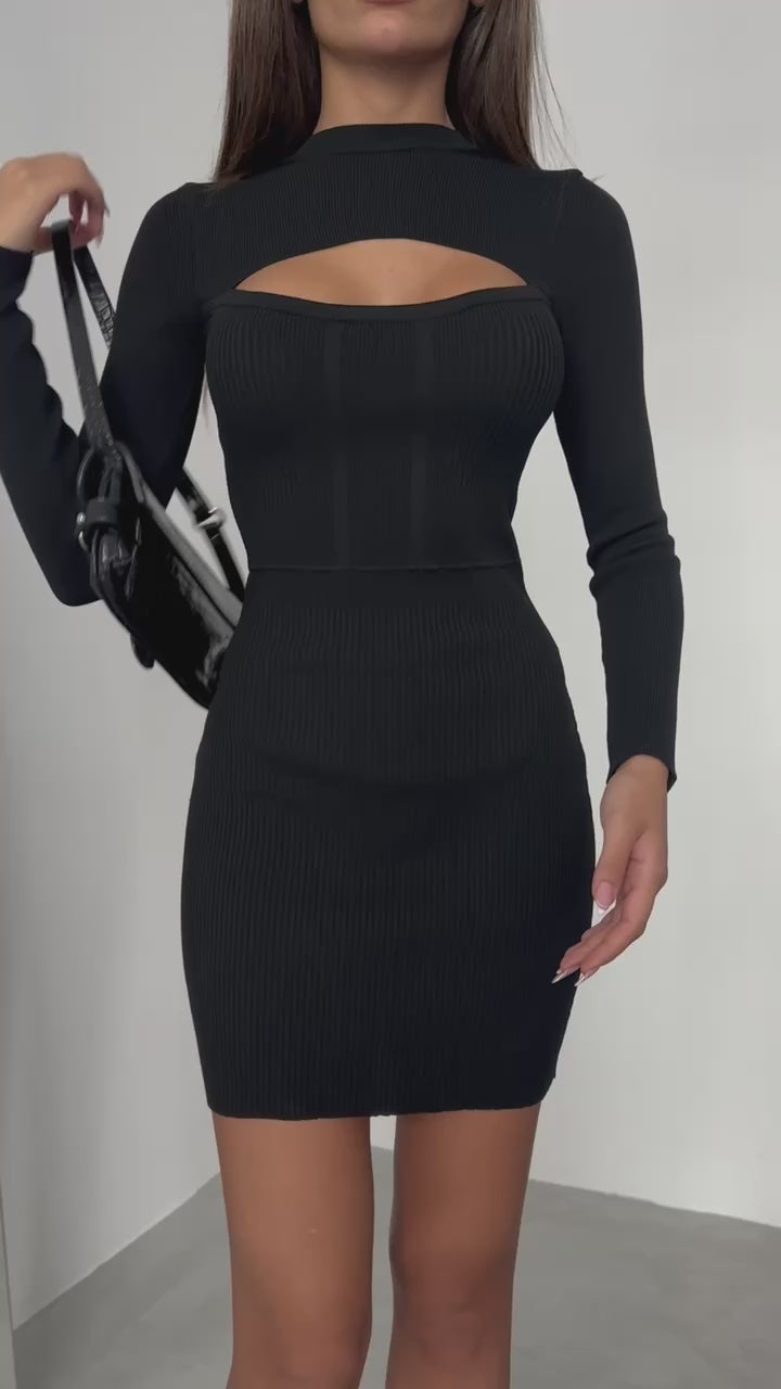 Дамска рокля Brianna Blakc  https://bvseductive.com/products/дамска-рокля-brianna-blakc  рокля от фино плетиво, мини дължина в черен цвят моделът е по тялото с красиво деколте идеален избор за Вашата женствена визия