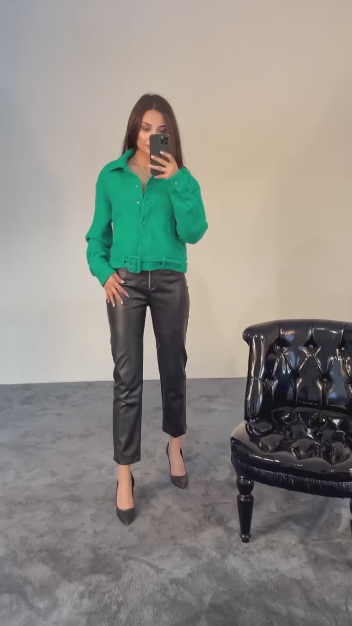 Дамско палто FELLIZA  https://bvseductive.com/products/women-s-coats-felliza-1  70 % полиестер 30 % ликра дамско палто в мини дължина в зелен цвят бъдете стилни и неповторими