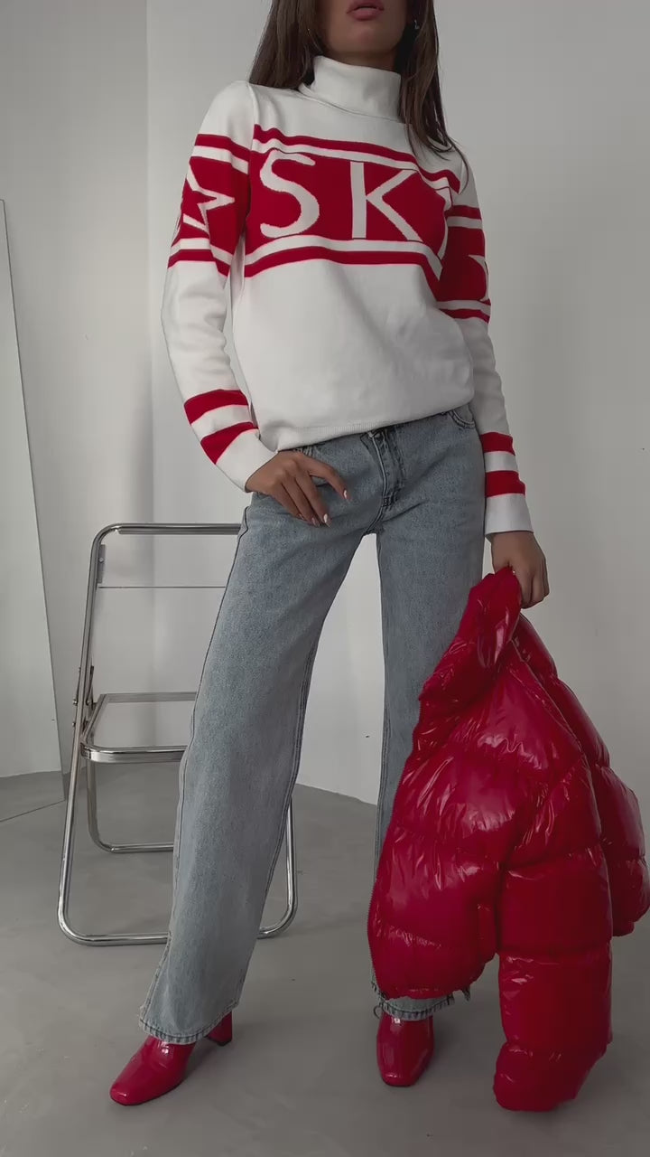 Дамски пуловер Shane Red  https://bvseductive.com/products/дамски-пуловер-shane-red  модерен дамски пуловер в бяло и червено изработка от фино плетиво с поло яка комбинативен модел, с който ще направите впечатление