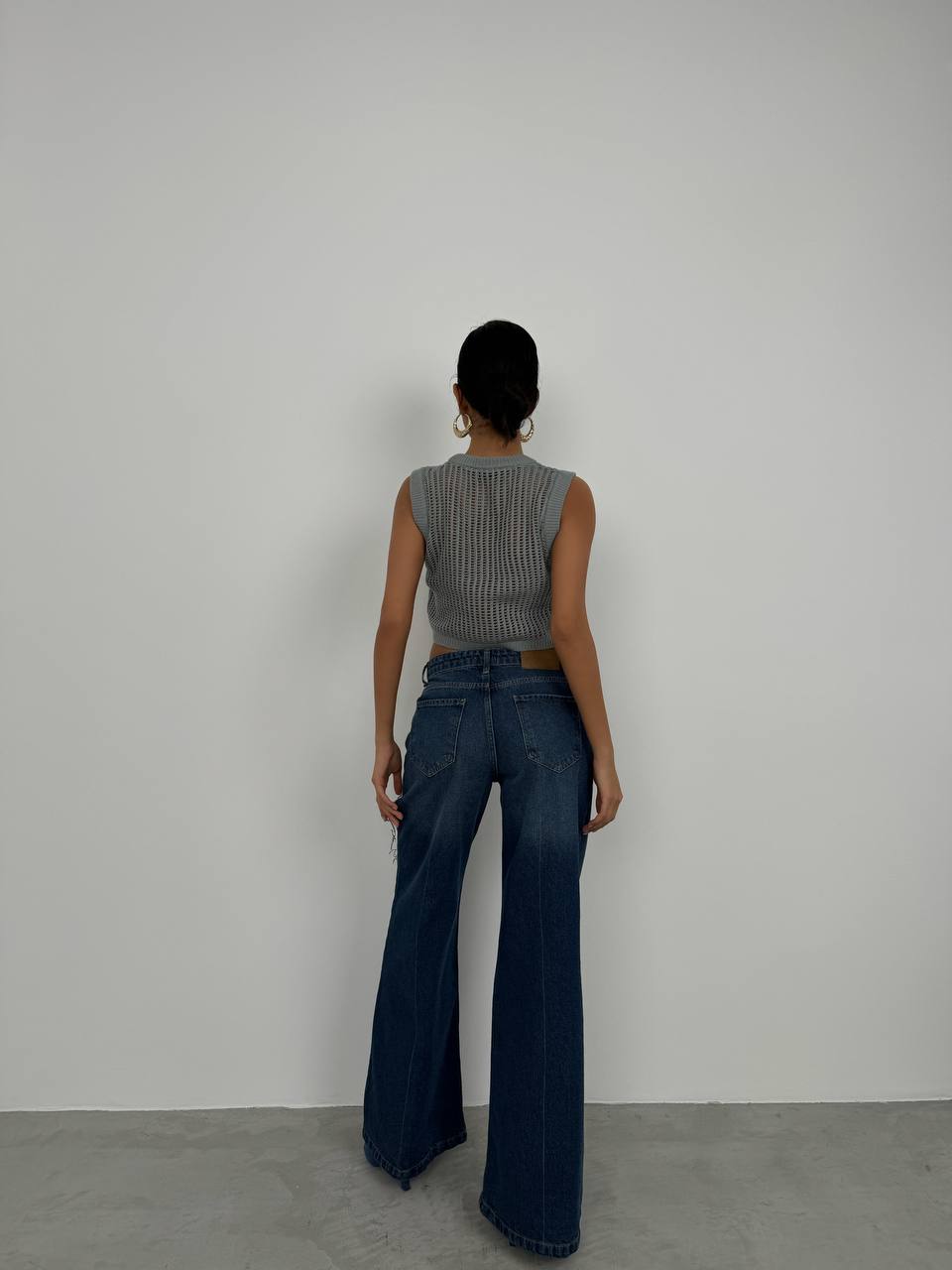 Дамски дънки Aya  https://bvseductive.com/products/дамски-дънки-aya  100 % памук модерни дамски дънки от тъмен деним широк модел и акцент от скъсано с практични джобове от двете страни позволява лесно да се комбинира актуално