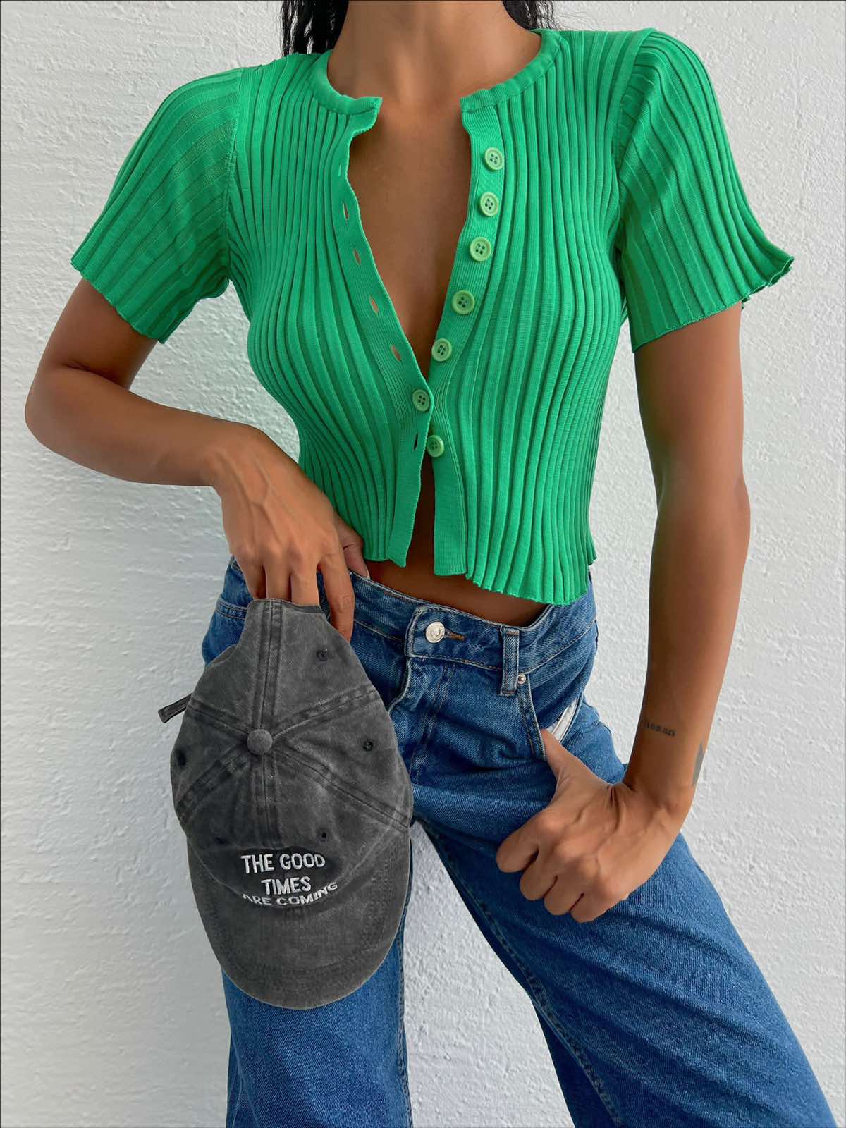 Дамска блуза BENI  https://bvseductive.com/products/дамска-блуза-beni-2  тренди дамска блуза в зелен цвят актуален и стилен модел за сезона чудесен избор за всекидневна визия