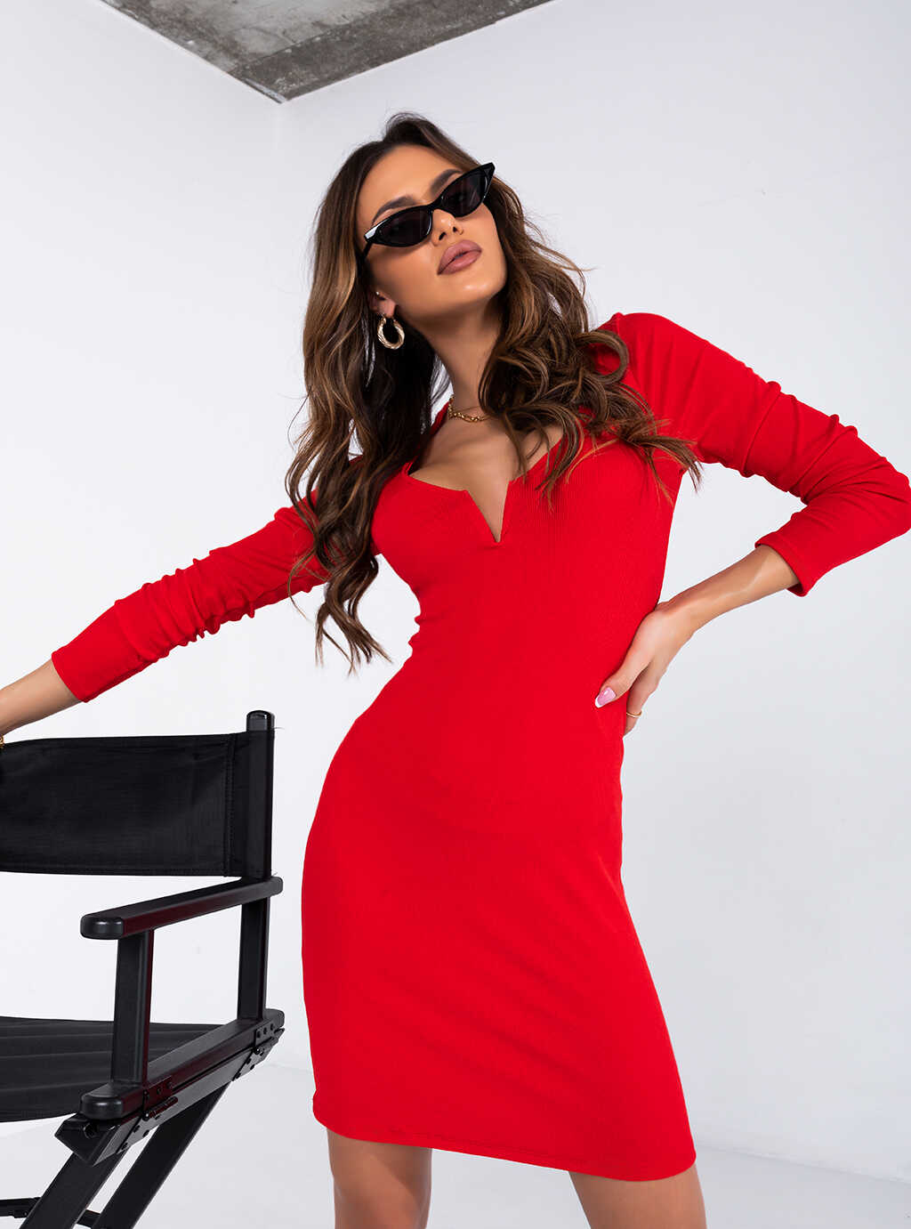 Дамска рокля TEREZA RED  https://bvseductive.com/products/womans-s-dresses-tereza-red  модерна рокля в червен цвят с вталена кройка, подчертаваща фигурата комфортен модел с изрязано деколте отличен избор за Вашата впечатляваща визия 85 % памуk 10