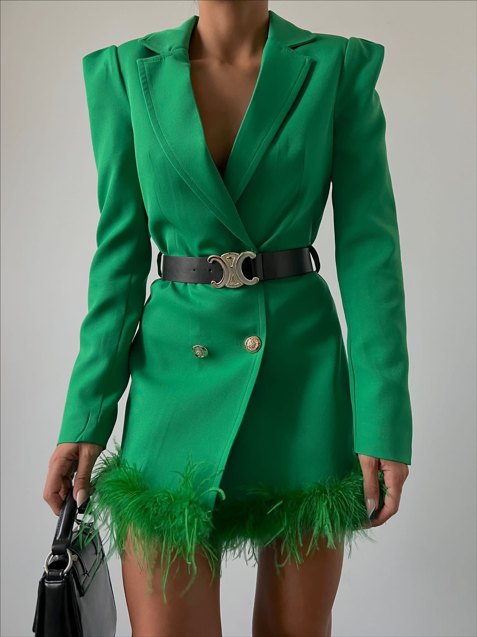 Дамски блейзър JESSICA  https://bvseductive.com/products/womans-s-coats-and-jackets-jessica-1  стилен блейзър с двуредно закопчаване кожен колан подчертаващ талията красиво предложение, с което ще направите впечатление моделът може да се носи и като рокля от по-ниски дами един размер умален