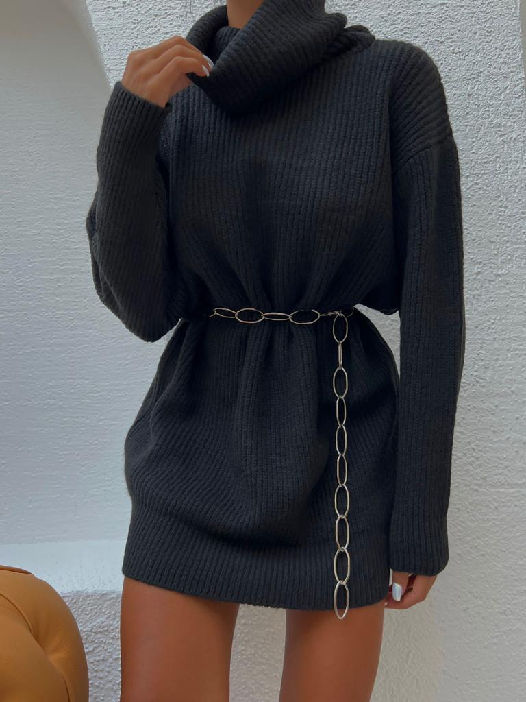 Дамски пуловер LORAN  https://bvseductive.com/products/дамски-пуловер-loran  ежедневен пуловер/блузон в черен цвят изработена от плетиво с дълъг ръкав и поло яка свободна кройка, подходяща за всяка фигура стилно предложение за впечатляваща визия през хладните дни