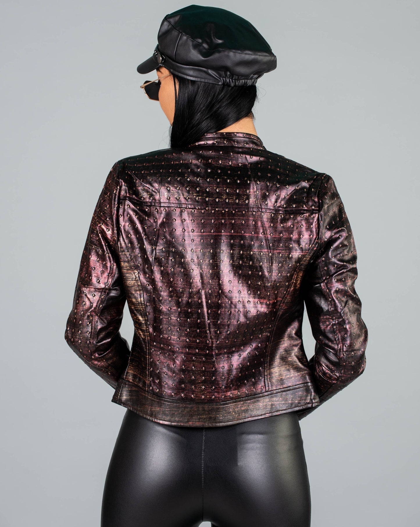 Дамско яке HAMALEON  https://bvseductive.com/products/women-s-jackets-hamaleon  еко кожа модерно късо кожено яке в цвят хамелеон якето е идеално за преходните сезони