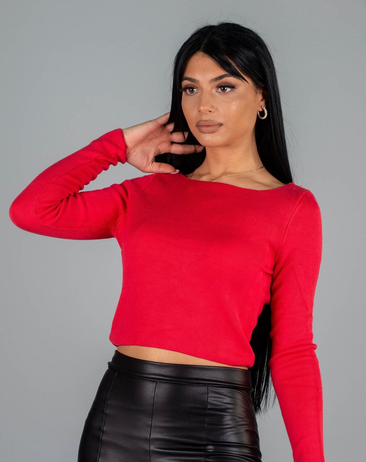 Дамска блуза LAMARA  https://bvseductive.com/products/дамска-блуза-lamara-1  50 % вискоза 50 % акрил модерна дамска блуза в червен цвят моделът е със секси &nbsp;изрязан гръб и синджир твоят избор за впечатляваща визия