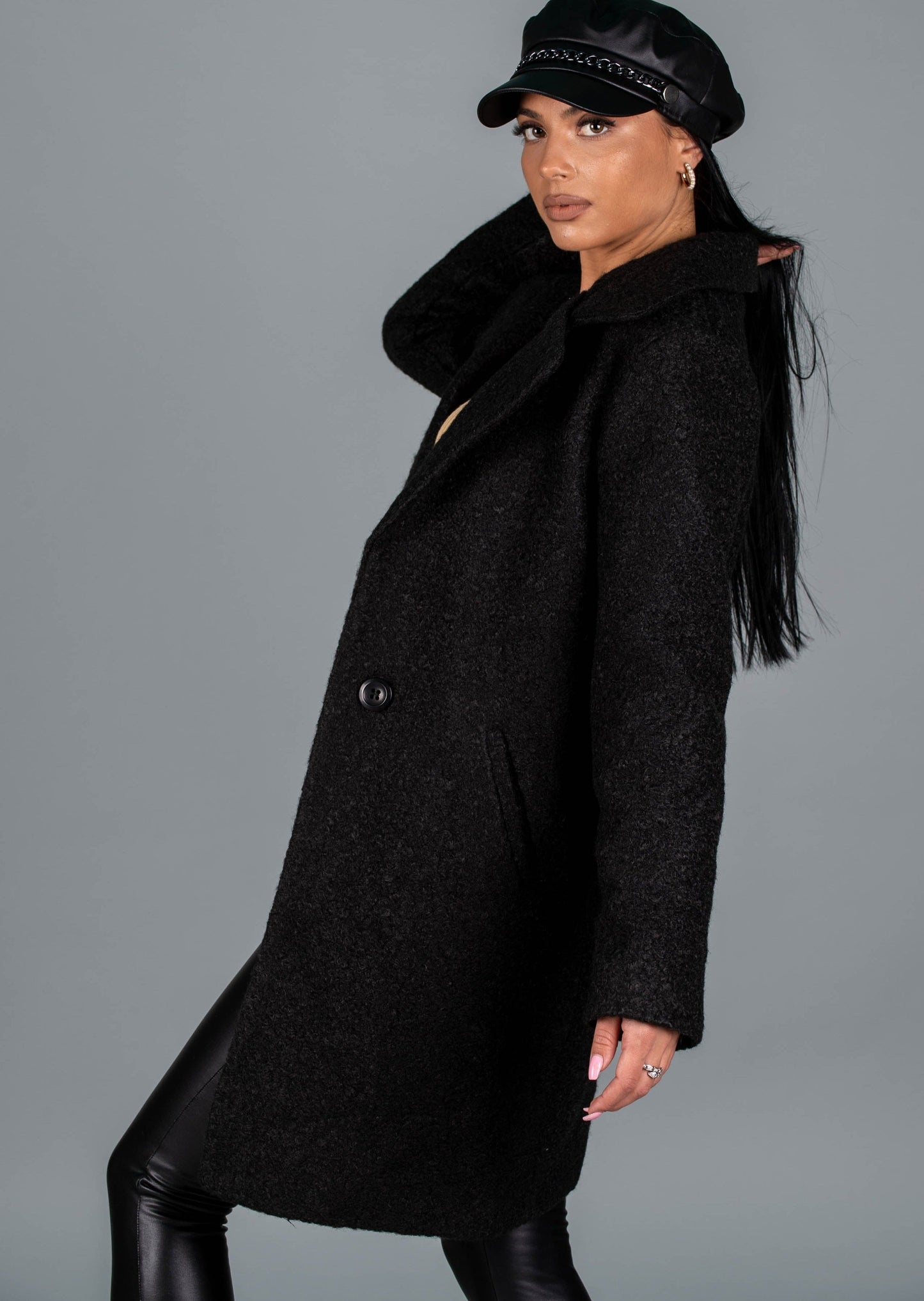 Дамско палто BONNA  https://bvseductive.com/products/women-s-coats-bonna  100 % полиестер страхотно ежедневно палто в черен цвят с удобна свободна кройка и странични джобове позволява съчетаване с богат набор от дрехи актуален избор за сезон Есен/Зима