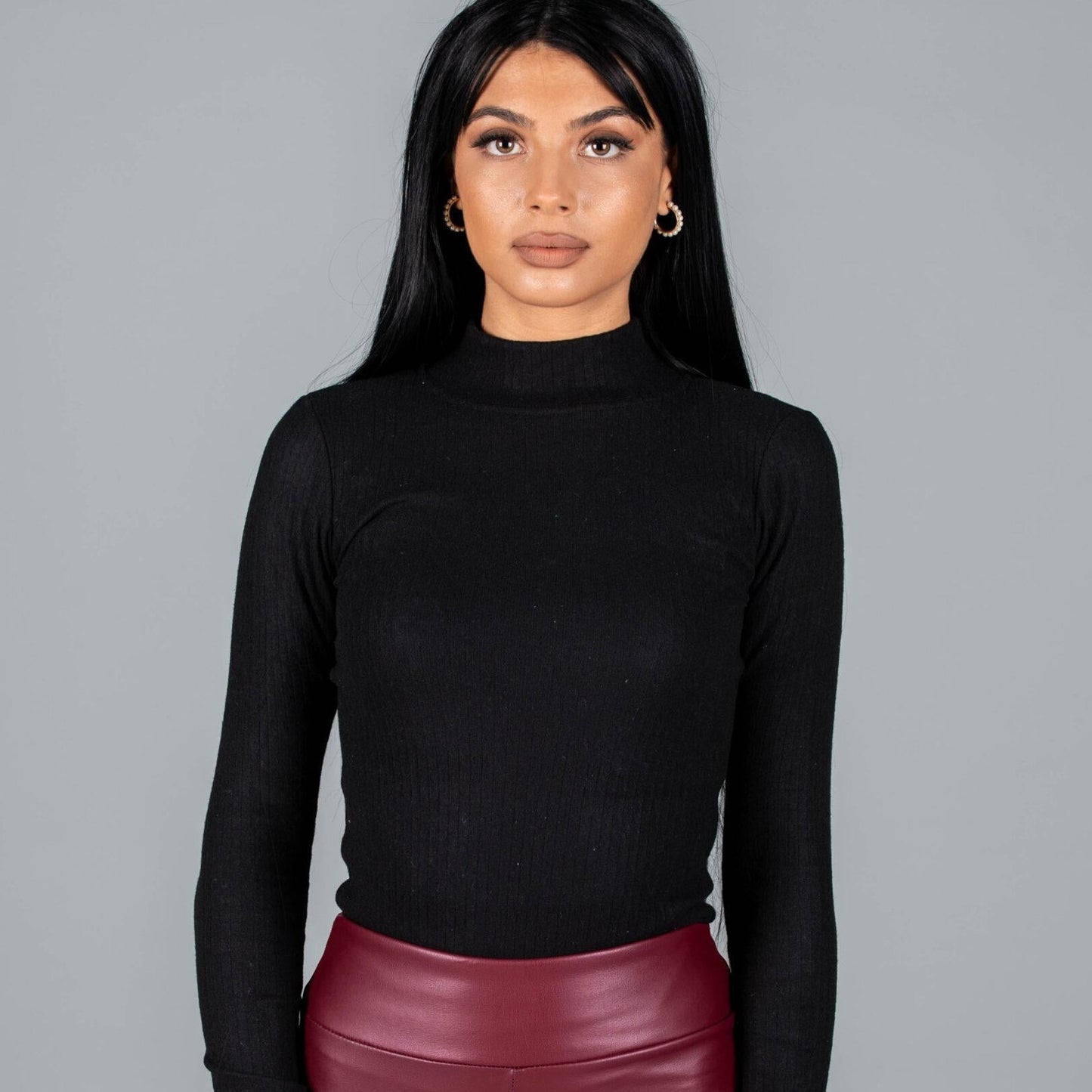 Дамска блуза MISSI  https://bvseductive.com/products/дамска-блуза-missi-1  95 % памук 5 % ликра практична дамска блуза в черен цвят изработена от фин плетен рипс&nbsp; моделът е полу поло блузата перфектно се комбинира със сако актуално предложение за хладните дни