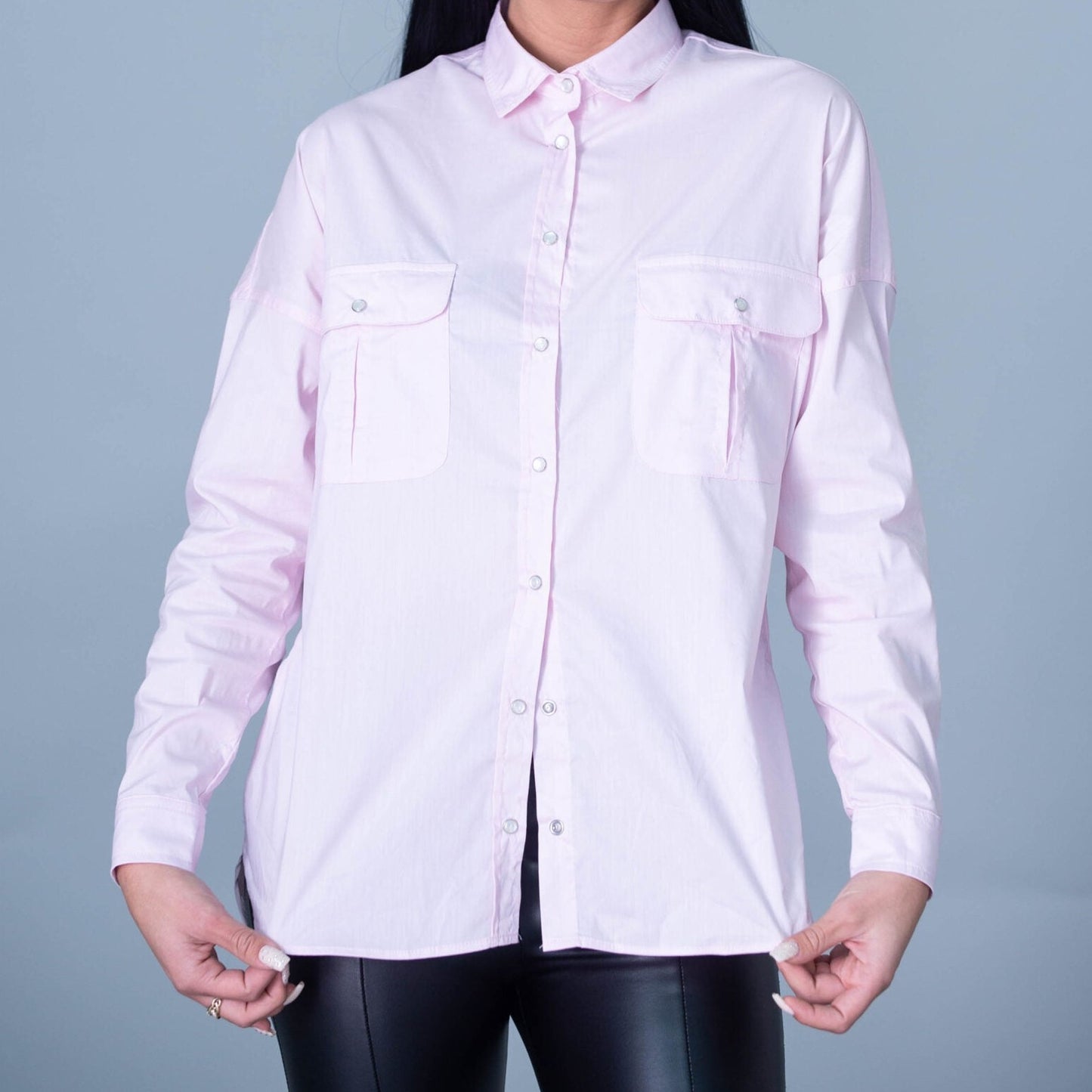 Дамска риза JUST CASTA  https://bvseductive.com/products/дамска-риза-just-casta  70 % памук 27 % нилон 3 % еластан дамска риза в бледо розово модел с яка и дълъг ръкав модел с изчистен и класически дизайн