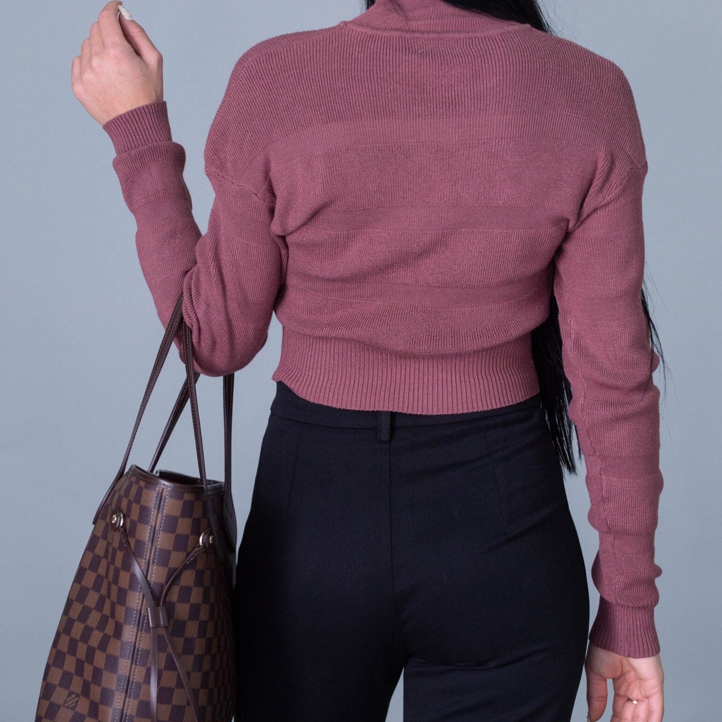 Дамска блуза LAUREN  https://bvseductive.com/products/дамска-блуза-lauren-1  85 % вискоза 15 % нилон стилна дамска блуза в цвят тъмна пудра къс модел с нежно излъчване твоят избор за изключителна визия