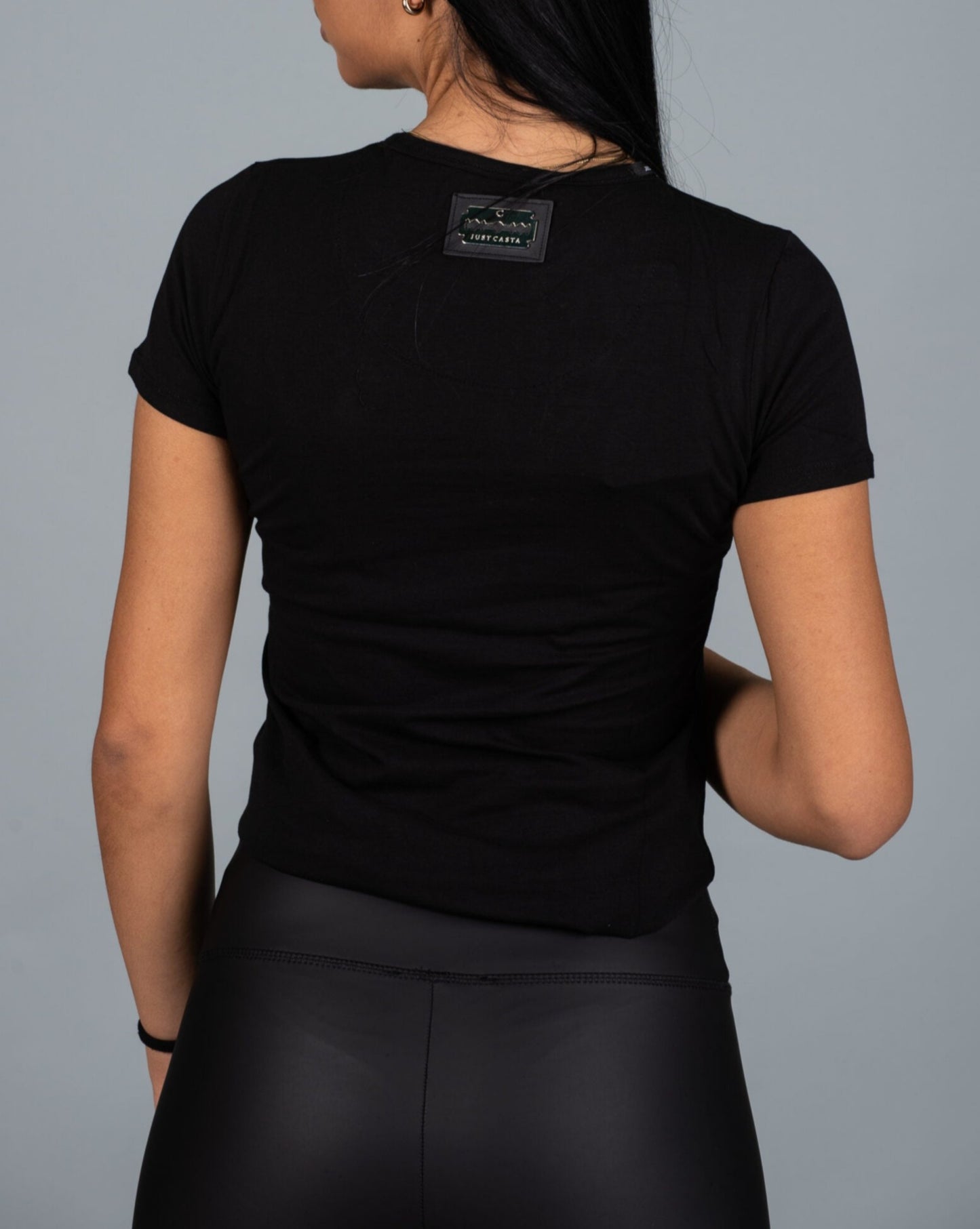 Дамска тениска BALLENA  https://bvseductive.com/products/дамска-тениска-ballena  100 % памук тренди дамска тениска в черен цвят изработена от мека памучна материя с овално деколте и удобна вталена кройка с атрактивна щампа отпред комбинативен модел, подходящ за различни модни съчетания