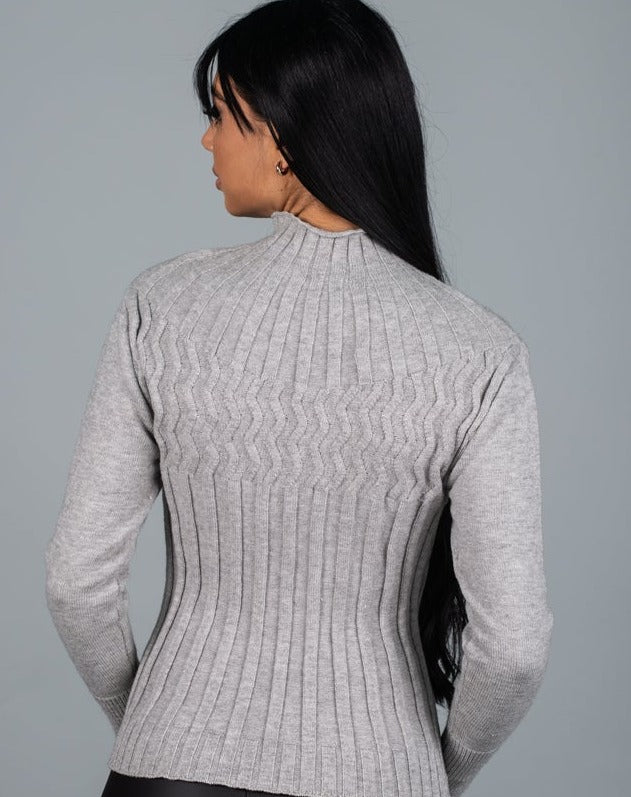 Дамска блуза LORNELA  https://bvseductive.com/products/дамска-блуза-lornela  60 % вискоза 40 % нилон топла дамска блуза в сив цвят модел по тялото с&nbsp; поло яка стил и топлина с блуза&nbsp;LORNELA