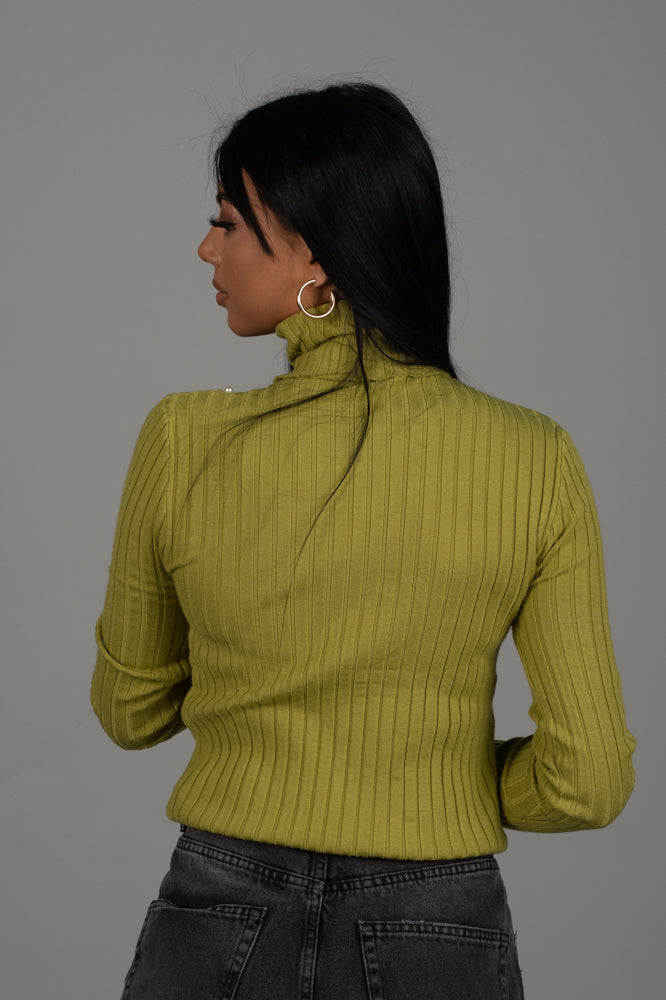 Дамска блуза NERDINA  https://bvseductive.com/products/дамска-блуза-nerdina-2  50% вискоза 50% полиестер модерна дамска блуза в зелен цвят модел по тялото с фина поло яка акцентирана с нежни перли за вашата нежна визия блуза&nbsp;NERDINA
