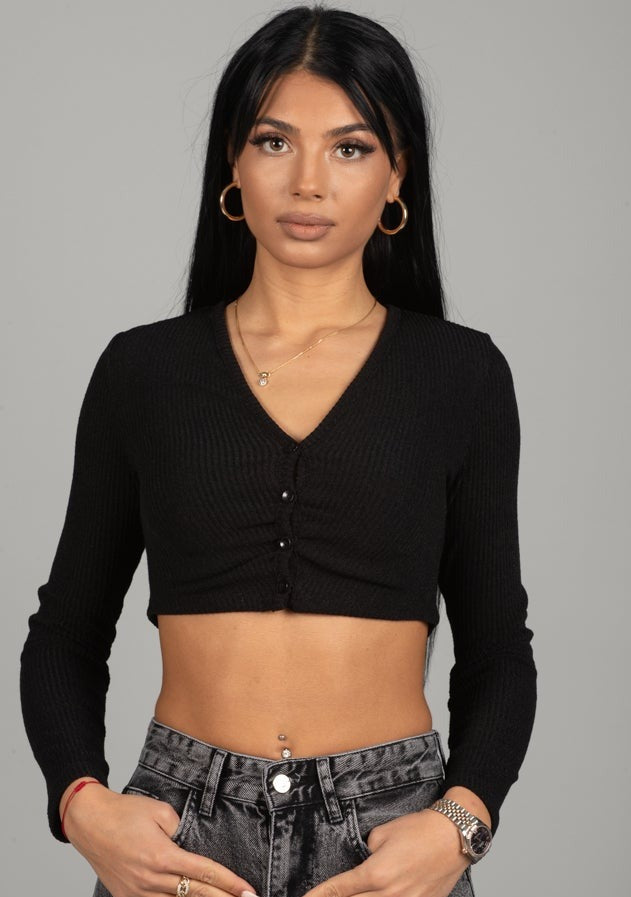 Дамска блуза ONLI  https://bvseductive.com/products/дамска-блуза-onli-1  100 % полиестер къса блуза в черен цвят закопчаване с копчета секси младежка визия