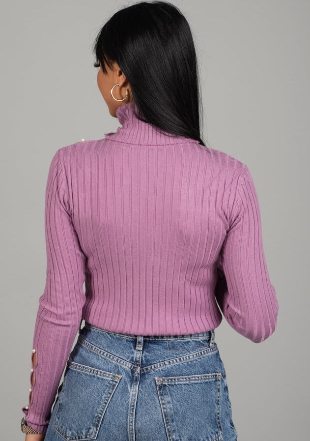 Дамска блуза NERDINA https://bvseductive.com/products/дамска-блуза-nerdina-3 50% вискоза 50% полиестер модерна дамска блуза в лилав цвят модел по тялото с фина поло яка акцентирана с нежни перли за вашата нежна визия блуза&nbsp;NERDINA