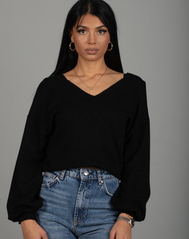 Дамска блуза MANOLA  https://bvseductive.com/products/дамска-блуза-manola-2  60% вискоза 40 % нилон стилна дамска блуза в черен цвят&nbsp; модел с шпиц&nbsp; отпред и отзад неотразими с блуза MANOLA