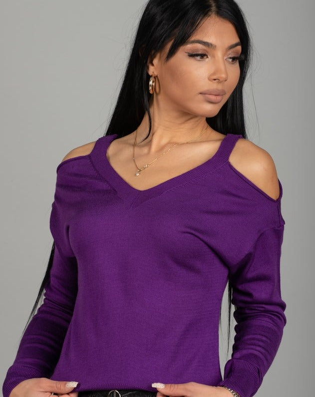 Дамска блуза DILGERMA  https://bvseductive.com/products/дамска-блуза-dilgerma-1  100% акрил ефектна дамска блуза в&nbsp; лилав цвят&nbsp; изработена от изклучително фино плетиво с шпиц деколте и голо рамо блузата се комбинира лесно модерно предложение за ежедневието