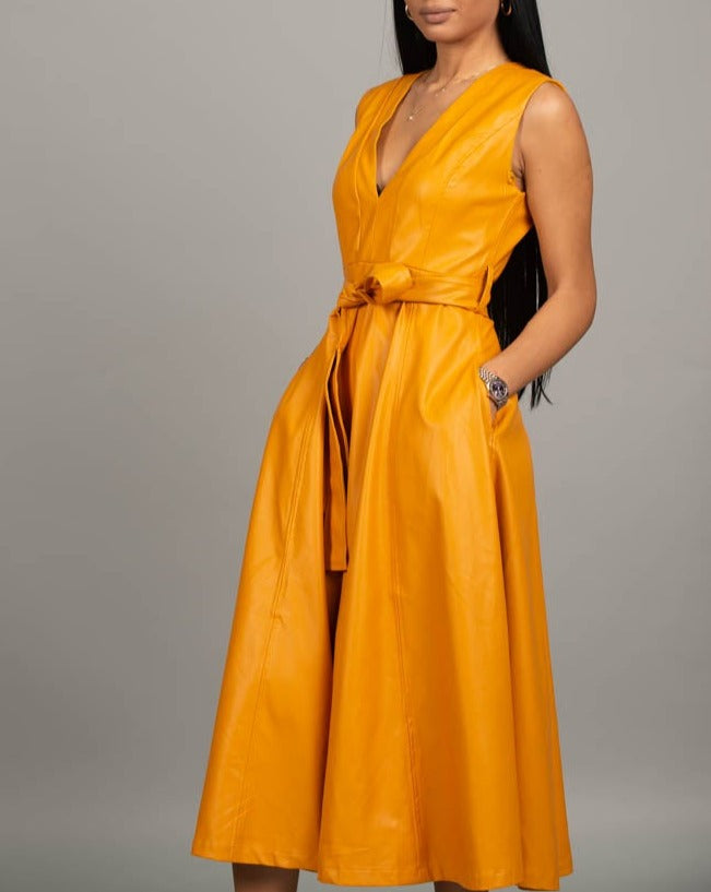 Кожена рокля TONILSA  https://bvseductive.com/products/кожена-рокля-tonilsa-2  85 % вискоза 15 % полиестер елегантна рокля в цвят горчица висококачествена изработка от еко кожа стилен модел, който позволява лесно комбиниране със свободна кройка, подходяща за всяка фигура нежно предложение за Вашата женствена визия