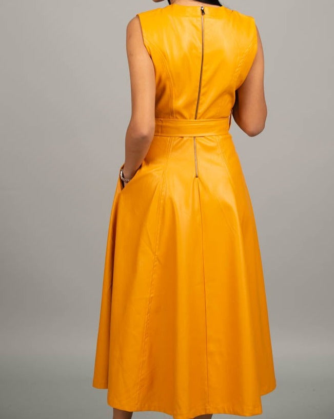 Кожена рокля TONILSA  https://bvseductive.com/products/кожена-рокля-tonilsa-2  85 % вискоза 15 % полиестер елегантна рокля в цвят горчица висококачествена изработка от еко кожа стилен модел, който позволява лесно комбиниране със свободна кройка, подходяща за всяка фигура нежно предложение за Вашата женствена визия