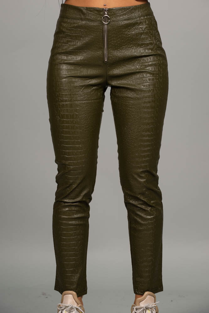 Дамски панталон BONITA  https://bvseductive.com/products/дамски-панталон-bonita-4  &nbsp;дамски кожен панталон в маслено зелен цвят&nbsp; модел, описващ женската фигура идеално предложение за сезона&nbsp; чудесен избор за красива, тренди визия
