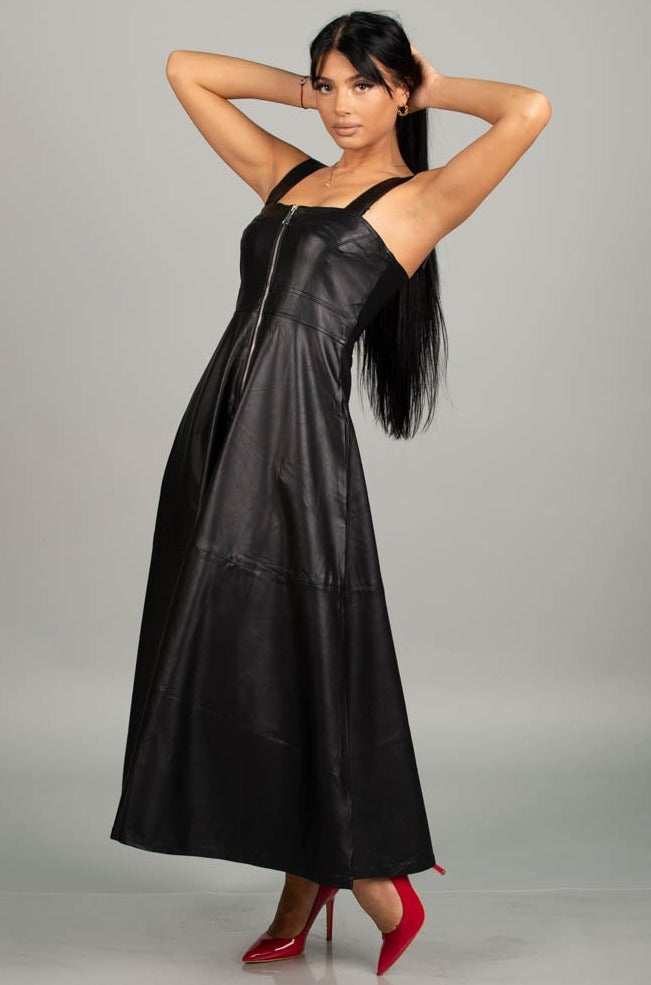 Кожена рокля ELINORA  https://bvseductive.com/products/кожена-рокля-elinora  85 % вискоза 15 % полиестер елегантна дълга&nbsp; рокля в класически черен цвят висококачествена изработка от еко кожа стилен модел, с ефектен цип със свободна кройка, подходяща за всяка фигура нежно предложение за Вашата женствена визия