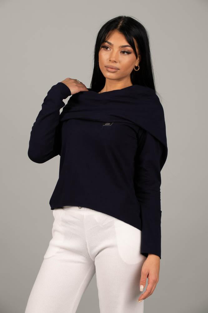 Дамска блуза LARISEL  https://bvseductive.com/products/дамска-блуза-larisel  100 % памук стилна дамска блуза в тъмно син цвят широка и обърната яка&nbsp; свободна кройка, подходяща за всяка фигура тренди предложение за младежка визия