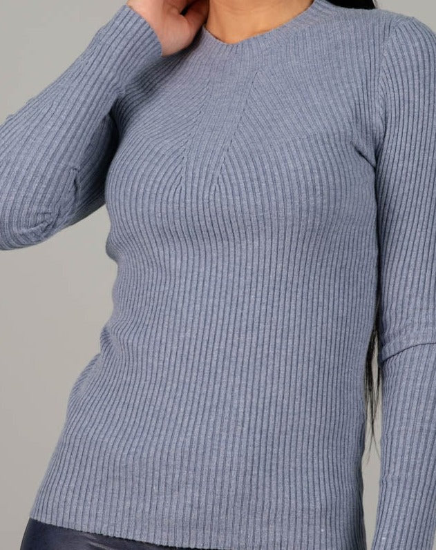Дамска блуза AMENDOLA  https://bvseductive.com/products/дамска-блуза-amendola  87 % полиамид 8 % еластан 5 % памук стилна дамска блуза в син цвят изработена от мека, приятна материя комфортен и лесно комбинативен модел със силует, който подчертава женските извивки чудесен избор за Вашата ежедневна визия
