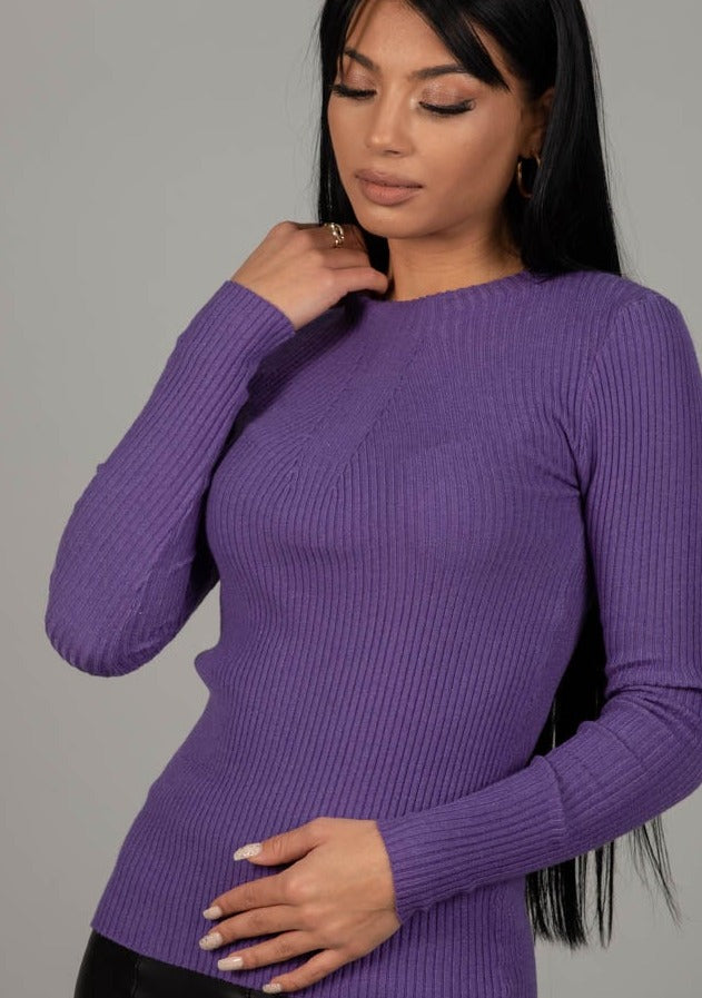 Дамска блуза AMENDOLA  https://bvseductive.com/products/дамска-блуза-amendola-3  87 % полиамид 8 % еластан 5 % памук стилна дамска блуза в лилав цвят изработена от мека, приятна материя комфортен и лесно комбинативен модел със силует, който подчертава женските извивки чудесен избор за Вашата ежедневна визия
