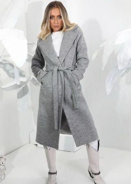 Дамско палто SAVANA  https://bvseductive.com/products/women-s-coats-savana  10 % вълна 90 % полиестер елегантно дамско палто в миди дължина модел в сив цвят със свободна кройка удобно и практично за вашето ежедневие