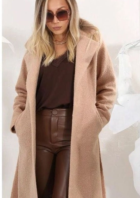 Дамско палто SAVANA  https://bvseductive.com/products/women-s-coats-savana-6  10 % вълна 90 % полиестер елегантно дамско палто в миди дължина в бежов цвят удобно и практично за вашето ежедневие