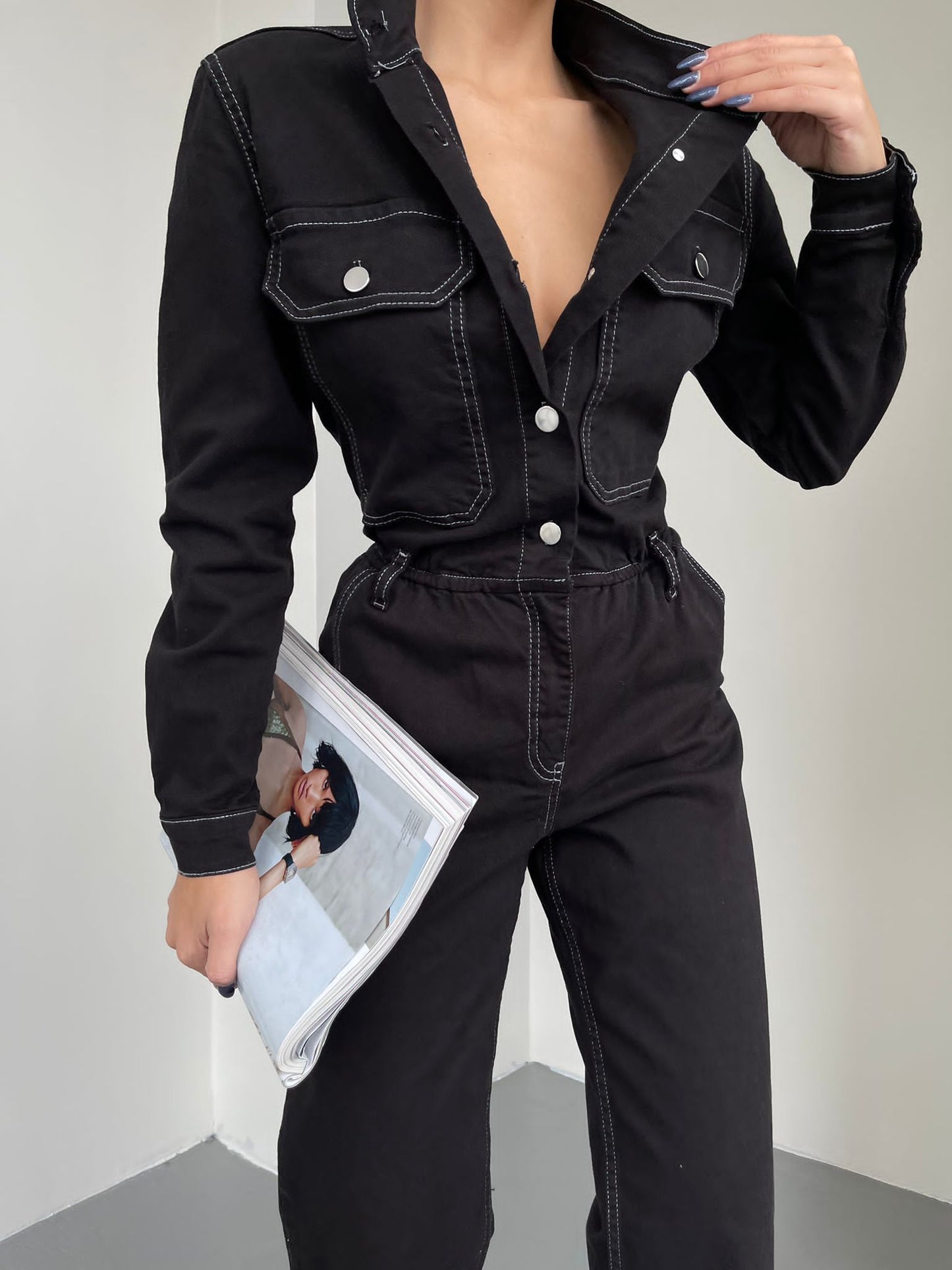 Дамски гащеризон GABRIEL  https://bvseductive.com/products/women-s-jumpsuit-gabriele-1  стилен дамски гащеризон в черен цвят изработен от приятна материя моделът е с комфортна кройка супер интересно предложение за Вашата визия