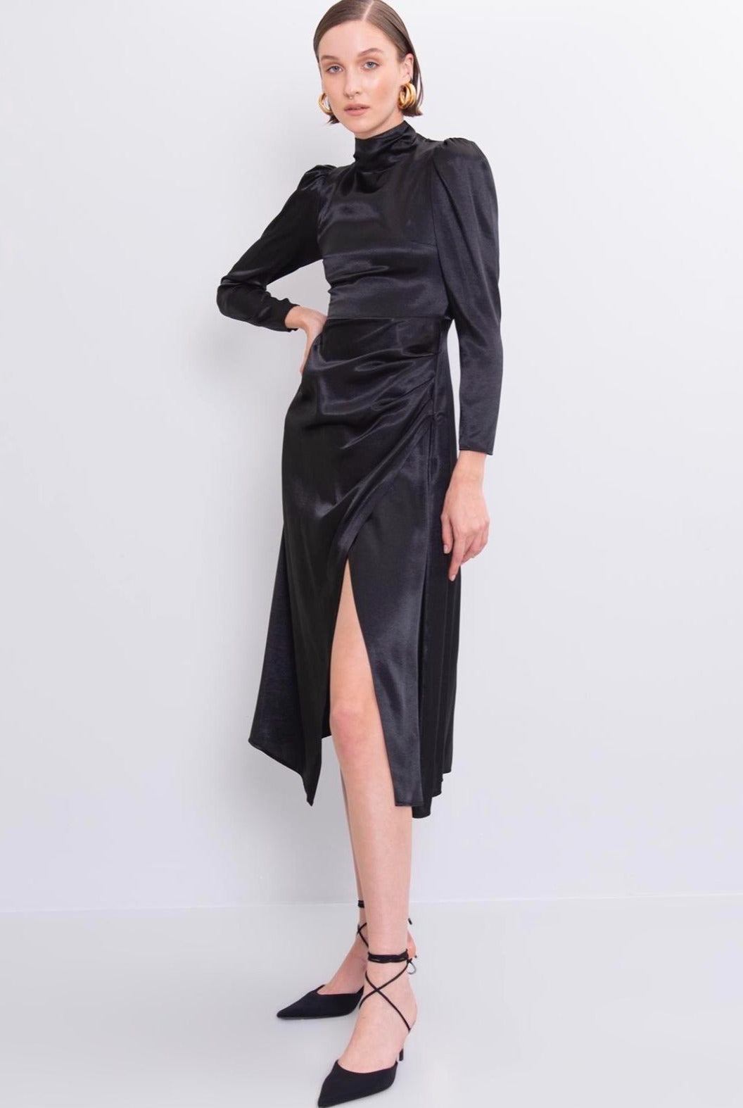 Дамска рокля SIBILA  https://bvseductive.com/products/дамска-рокля-sibila  45 % вискоза 55 % нилон официална дълга рокля в черен змийски десен в миди дължина с дълъг ръкав вталена кройка, подчертаваща фигурата изработена от приятна материя чудесен избор за Вашата визия