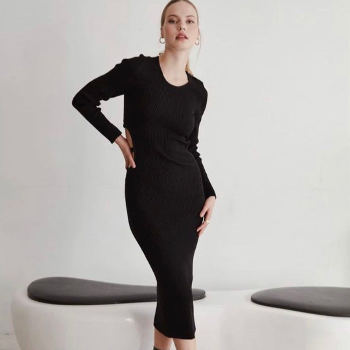 Дамска рокля KASSIDI  https://bvseductive.com/products/дамска-рокля-kassidi-1  100 % памук ежедневна рокля в черен цвят модел по тялото, описващ фигурата от приятна и мека на допир материя чудесен избор за красива, женствена визия