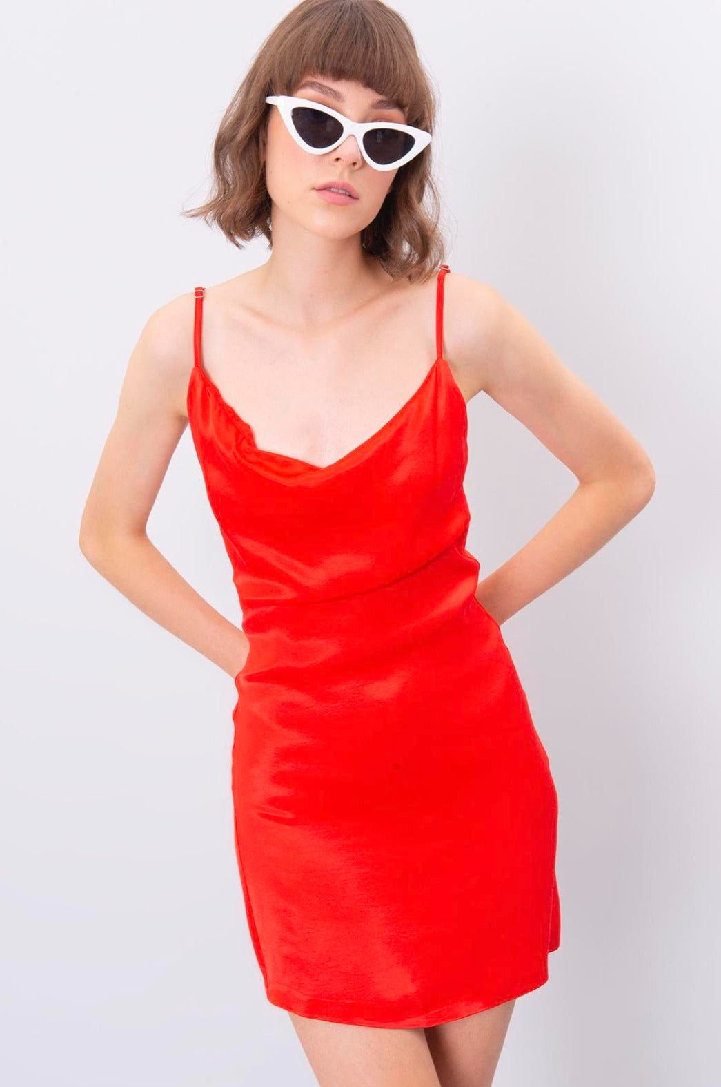 Дамска рокля FIESTA  https://bvseductive.com/products/дамска-рокля-fiesta  100 % вискоза рокля от сатен в мини дължина и червен цвят висококачествена изработка от мека материя идеален избор за младежка и свежа визия предложение, с което ще направиш впечатление