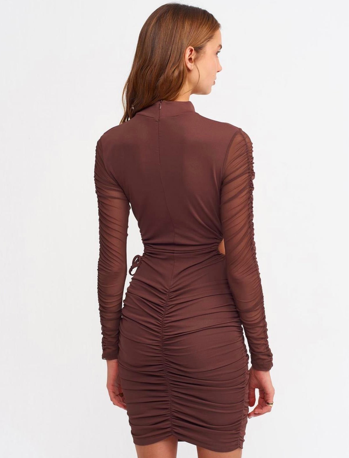 Дамска рокля SISI  https://bvseductive.com/products/дамска-рокля-sisi  94 % полиестер 6 % еластан стилна къса рокля в цвят бордо в миди дължина с дълъг тюлен ръкав&nbsp; вталена кройка, подчертаваща фигурата изработена от приятна материя чудесен избор за Вашата визия