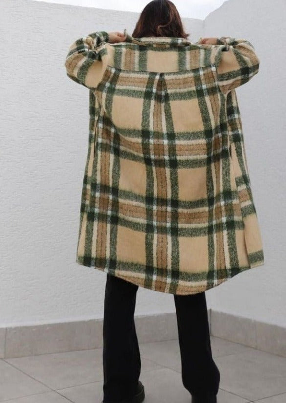 Дамско палто CLAIR  https://bvseductive.com/products/women-s-coats-clair  60 % акрил 40 % памук тренди палто/тип риза с макси дизайн приятна , мека материя и актуално каре ТОП предложение за преходните сезони