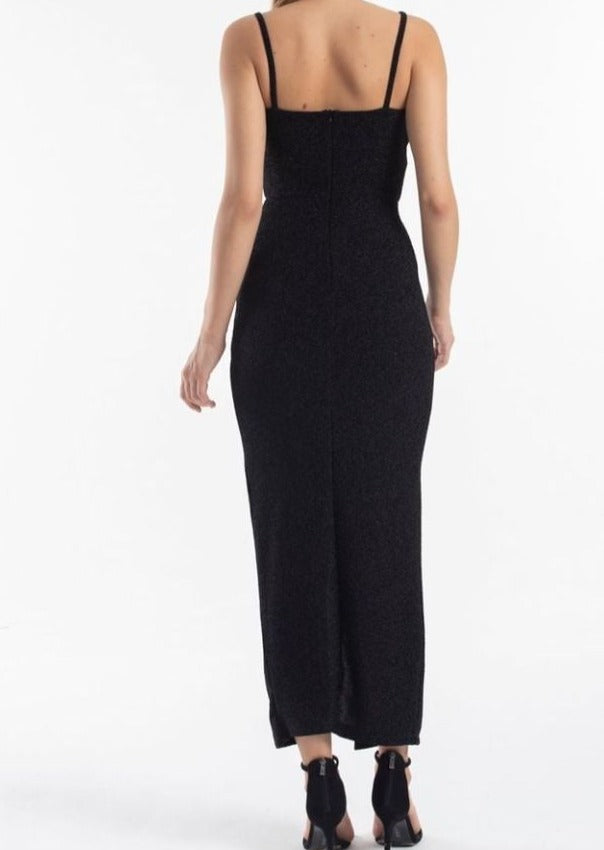 Дамска рокля VILETTA  https://bvseductive.com/products/дамска-рокля-viletta  100 % полиестер стилна рокля в класически черен цвят със силует, който описва женските извивки моделът е с голяма секси цепка висококачествена изработка от приятна материя неустоимо предложение за Вашата модерна визия