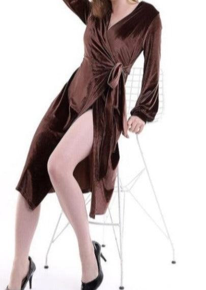Дамска рокля CHIKITA  https://bvseductive.com/products/дамска-рокля-chikita  95 % полиестер &nbsp; 5 % еластант елегантна дамска рокля в &nbsp;кафяв цвят модел в изчистен и класически дизайн красиво предложение за Вашата визия