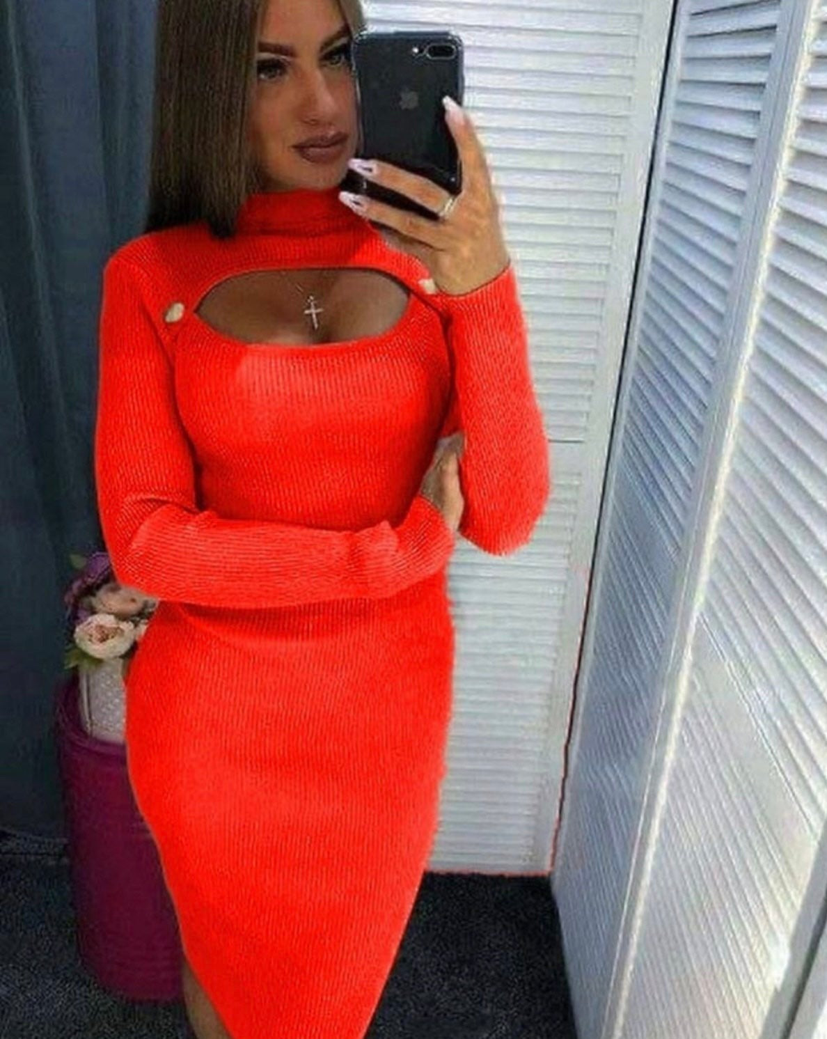 Дамска рокля VERITA  https://bvseductive.com/products/дамска-рокля-verita  95% полиестер 5% еластан оранжева рипсена рокля&nbsp; със секси деколте,поло яка и копчета практично предложение за елегантна Ви визия