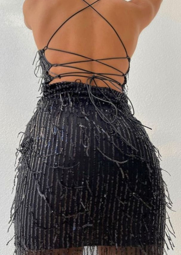 Дамска рокля STELA  https://bvseductive.com/products/дамска-рокля-stela-1  секси черна рокля в мини дължина силует, подчертаващ извивките с остро V-образно деколте с&nbsp;акцент от пайети и гол гръб екстравагантно предложение за специален повод