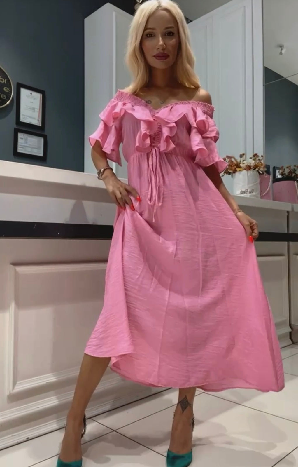 Дамска рокля CARITA PINK  https://bvseductive.com/products/womans-s-dresses-carita-pink  ефирна дълга рокля в розов цвят модел с разкрояване в долната част идеален избор за Вашата женствена визия 85% памук 15% полиестер