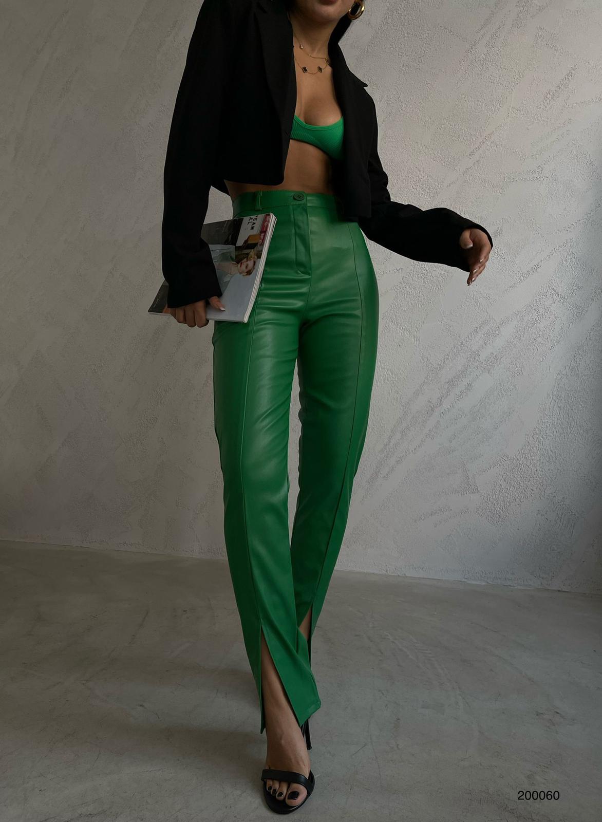 Дамски панталон SKARLET  https://bvseductive.com/products/дамски-панталон-skarlet-1  зелен панталон от изкуствена кожа с висока талия, удължаваща силуета с декоративен шев&nbsp;в предната част актуален модел с разкроени крачоли и цепки отличен избор за Вашата тренди визия
