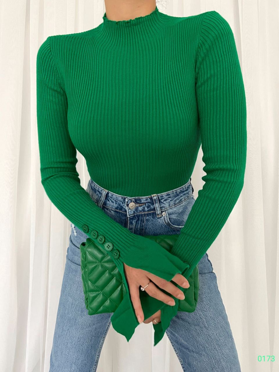 Дамска блуза MILENA  https://bvseductive.com/products/womans-s-shirts-tops-milena-2  практична дамска блуза в зелен цвят изработена от фина рипсена материя с полу поло яка и дълъг интересен ръкав стилен и лесно комбинативен модел за всеки ден подходяща за S/M